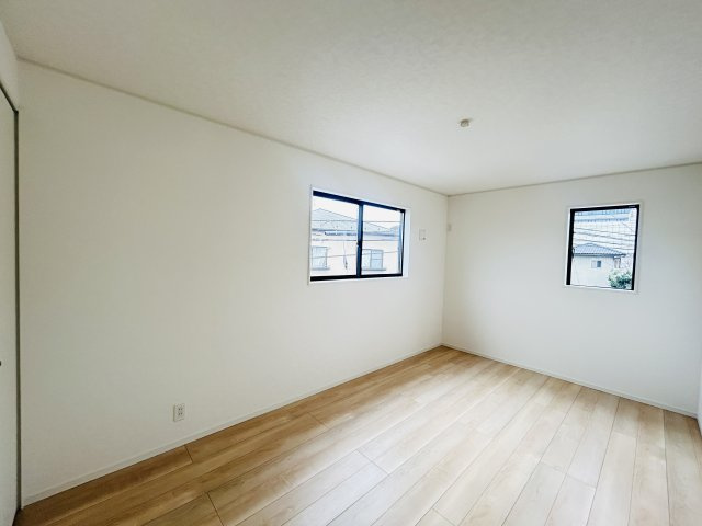 新築　桐生市広沢町第18　クレイドルガーデン　１号棟の洋室|現地写真　全室南向きで明るいお部屋、子供部屋は明るい方が良いですよね♪							
