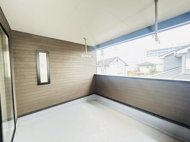 新築　桐生市広沢町第18　クレイドルガーデン　１号棟のバルコニー|現地写真　インナーバルコニーで少しの雨なら濡れずにすみます。天気が怪しいけど…という悩みも解消ですね									
