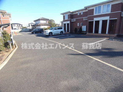 【駐車場】 | ヴァン・リュミエール | 車をお持ちの方に嬉しい駐車場付きの物件です