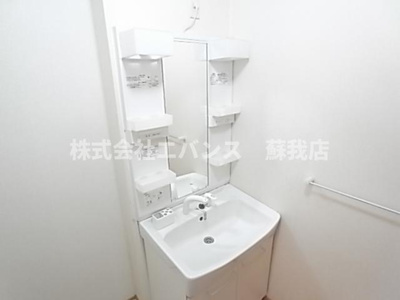 【独立洗面台】 | ヴァン・リュミエール | 独立洗面化粧台が付いています