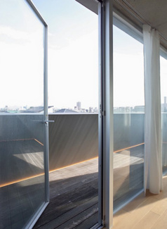 【バルコニー】