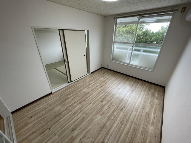 岬サンライズの洋室