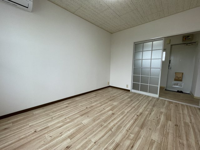 岬サンライズの洋室