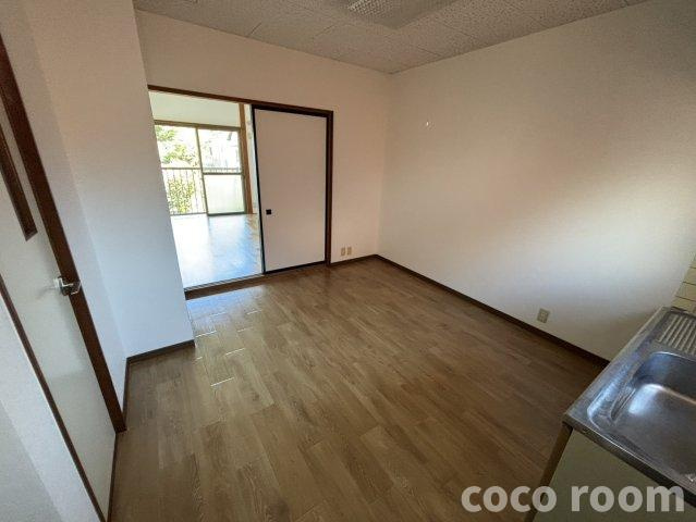 アルメリア岡部　IIの居間・リビング