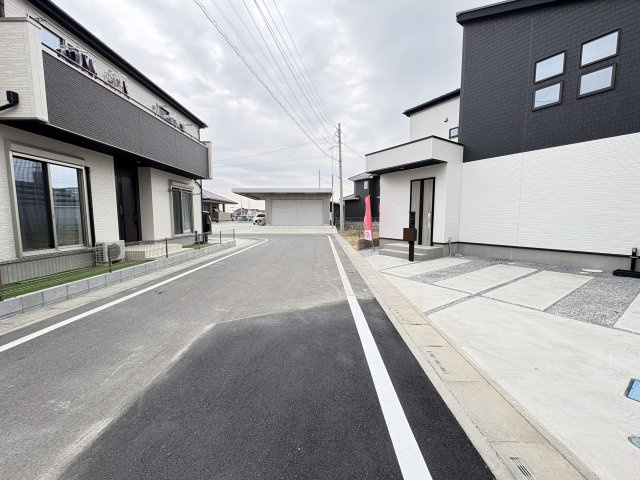 【前面道路含む現地写真】 | 熊谷市上之3期　GRAFARE　新築戸建　全2棟　2号棟