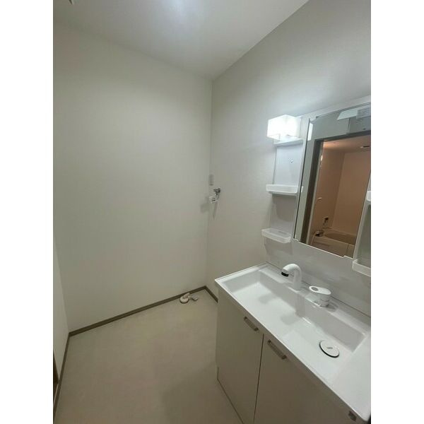 コンフォール鳴浜の独立洗面台