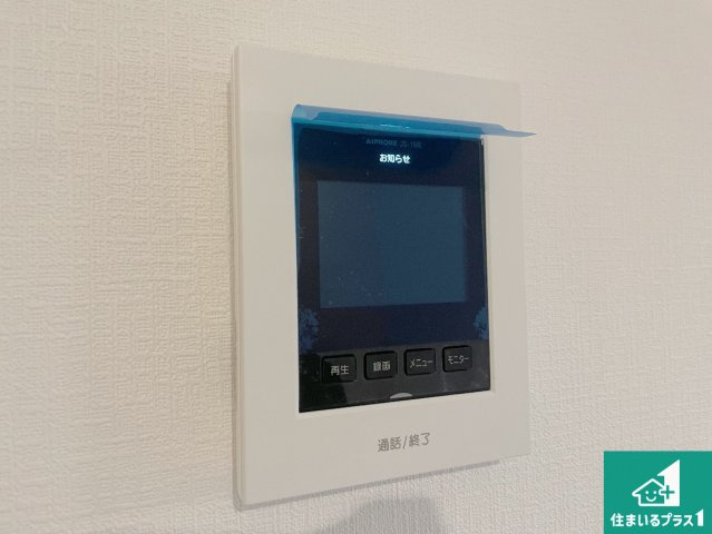 亀山市羽若町　第1期　新築一戸建ての防犯設備|カラーモニターインターホン！声だけでなく来訪者の姿や顔がモニターで確認できるので、小さなお子様がいらっしゃるご家庭でも安心できます！

