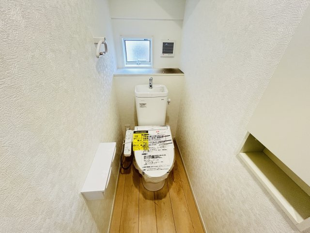 新築　桐生市広沢町第18　クレイドルガーデン　3号棟のトイレ|現地写真　節水タイプのウォシュレット付きトイレ、水道料節約に一役買います！							
