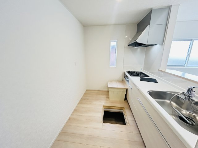 新築　桐生市広沢町第18　クレイドルガーデン　3号棟のキッチン|現地写真　間口2550ｍｍで作業スペースも広々！換気扇も汚れが付きにくくお掃除がし易い設計です♪
