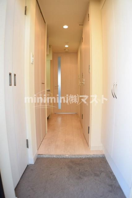 プレサンス難波ヴィータの玄関|シンプルな玄関です。