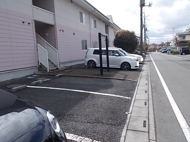 ヴィレッジトミタＢの駐車場