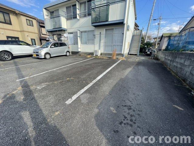 フォーブル青木の駐車場