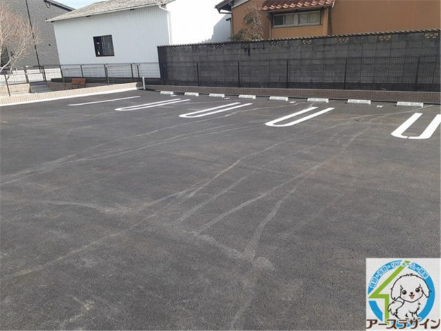 クリスタル・パレスⅡの駐車場