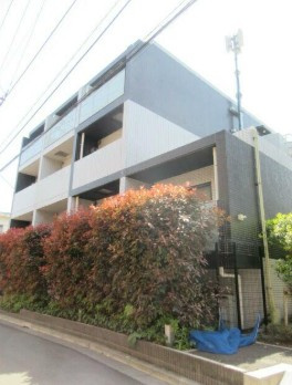 【外観】 | アンベリール中野鷺ノ宮 | 鉄筋コンクリート造のがっちりとした建物。