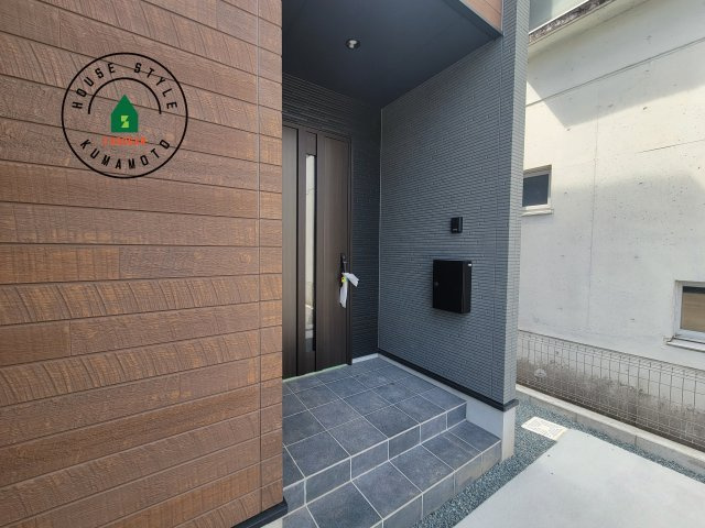 熊本市南区白藤1丁目第1₋2棟(1号棟)の外観：施工例|おでかけの時も帰った時も、「我が家」を最初に感じでもらえる素敵な空間に。