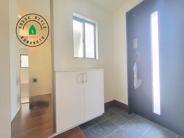 熊本市南区白藤1丁目第1₋2棟(1号棟)の玄関|二重ロックでしっかり防犯対策ができます。