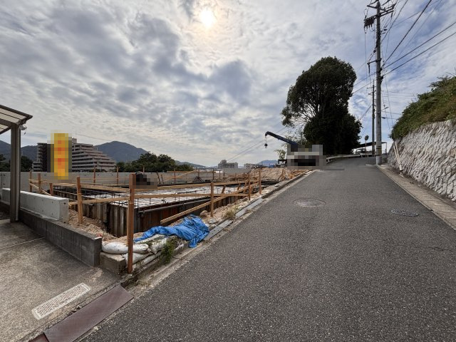 新築戸建　　　上安６丁目の前面道路含む現地写真