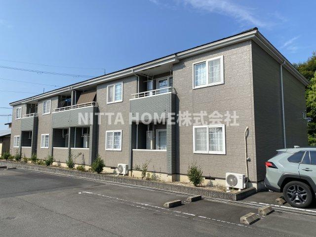 ア・ラ・モード　Ⅱのエントランス|敷地内の駐車場スペースです☆