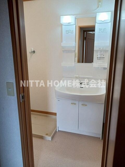 ア・ラ・モード　Ⅱの洗面所|シャワー付きの洗面化粧台もあります！