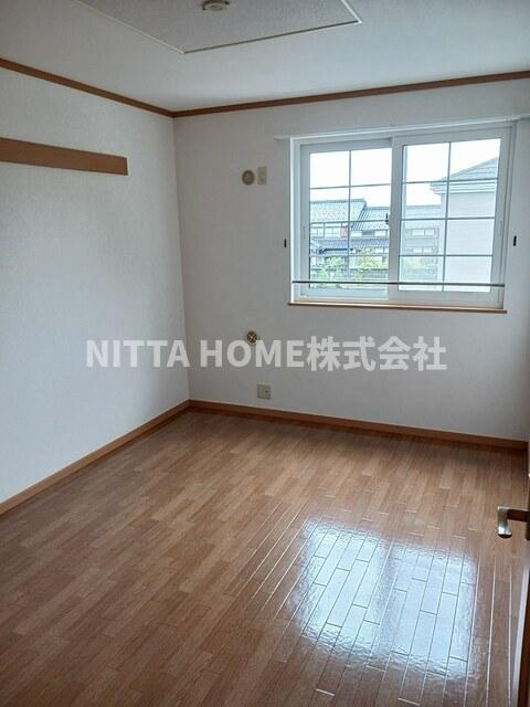 ア・ラ・モード　Ⅱの洋室|洋室は６．５帖と６．１帖があります＊