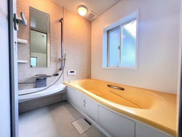 【浴室】 | 練馬区南田中1丁目　中古一戸建住宅　（成増店） | 1坪タイプ採用の広々浴室採用。心身ともに一日の疲れを癒す極楽の空間☆