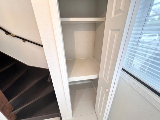 【収納】 | 練馬区南田中1丁目　中古一戸建住宅　（成増店） | 1階廊下内収納。