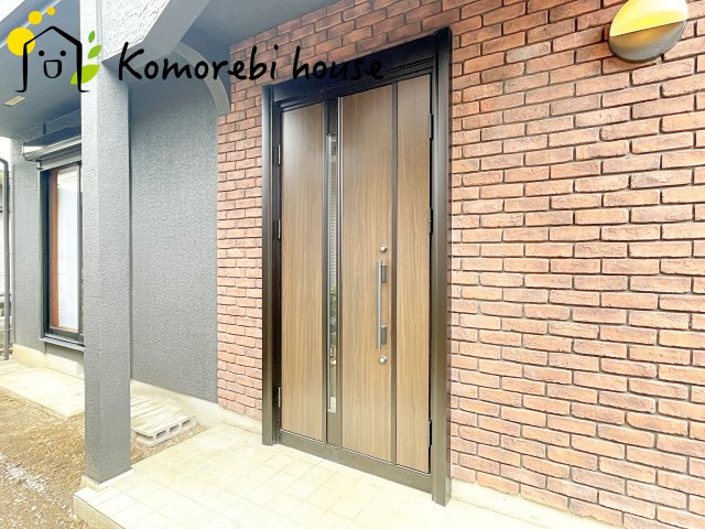 北本市中丸　1期　中古一戸建ての玄関|収納もある玄関です