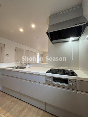 【キッチン】 | 三口コンロで効率よく同時調理できますね☆