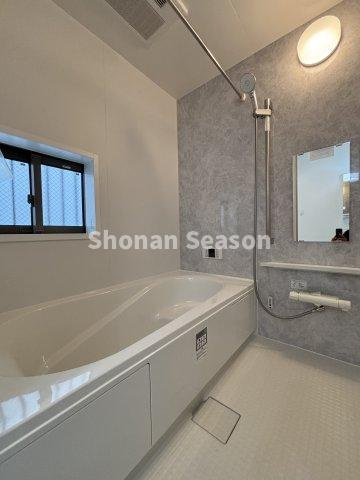 【浴室】 | 悪天候が続く季節も浴室乾燥機で洗濯物をカラッと乾かします◎