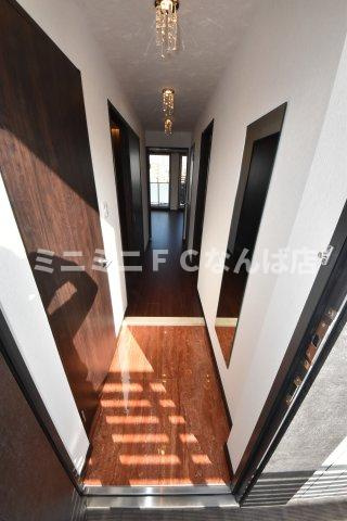 プレジオ松屋町の玄関