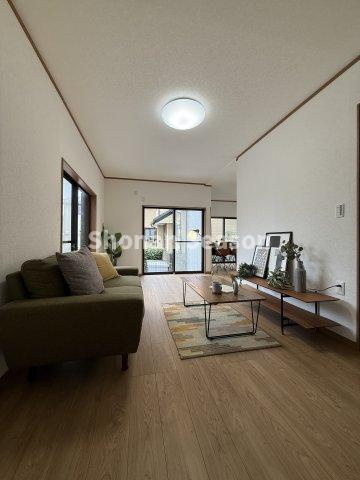 【居間・リビング】 | インテリアがディスプレイされ、新生活イメージがしやすいですね。