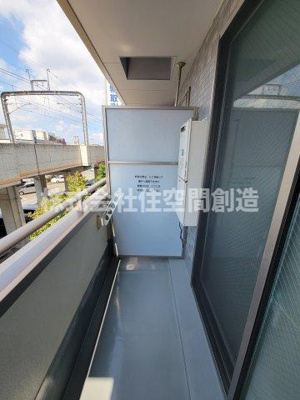 【バルコニー】 | ロイヤルコート岡町 | お洗濯にも便利なバルコニー付き！