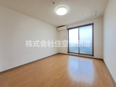 【寝室】 | ロイヤルコート岡町 | 落ち着いた色調の寝室です！