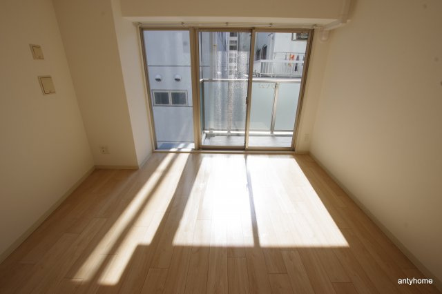 メインステージ西天満T’ｓSQUARE　仲介手数料無料の洋室