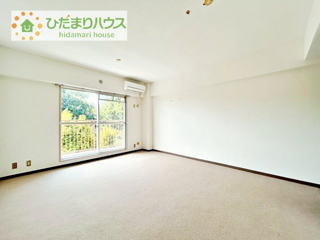 【居間・リビング】 | パシフィック我孫子グリーンタウン１８号棟 | 太陽の日差しがたっぷり入るリビング☆
家族の笑い声が響く、一家団らんにふさわしいリビングです(^^♪