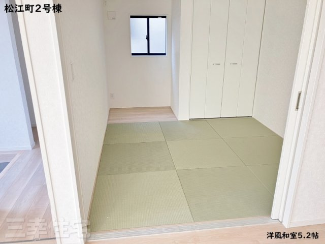 碧南市松江町の和室|続き間になる洋風和室は、お子さんのおもちゃ置き場として、ゴロンと横になるリラックススペースとして、使い方が広がります