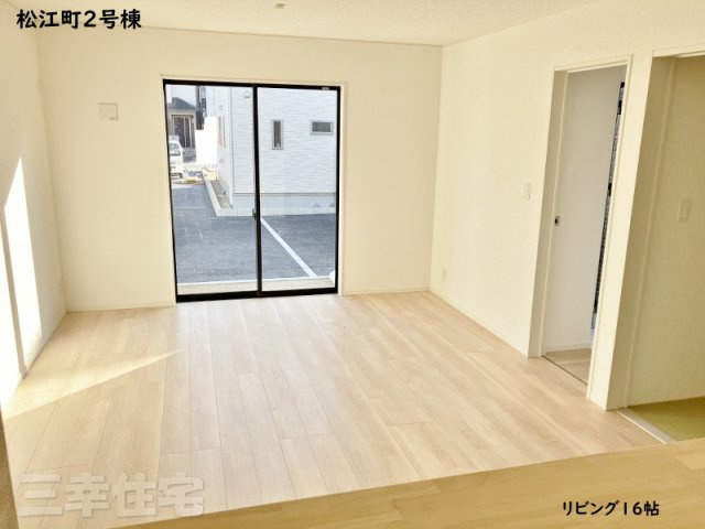 碧南市松江町の居間・リビング|南向きの明るいリビング