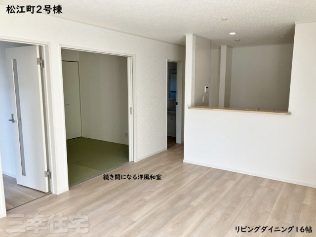 碧南市松江町の居間・リビング|リビング16帖+洋風和室帖5.2は21.2帖の開放感ある大空間に