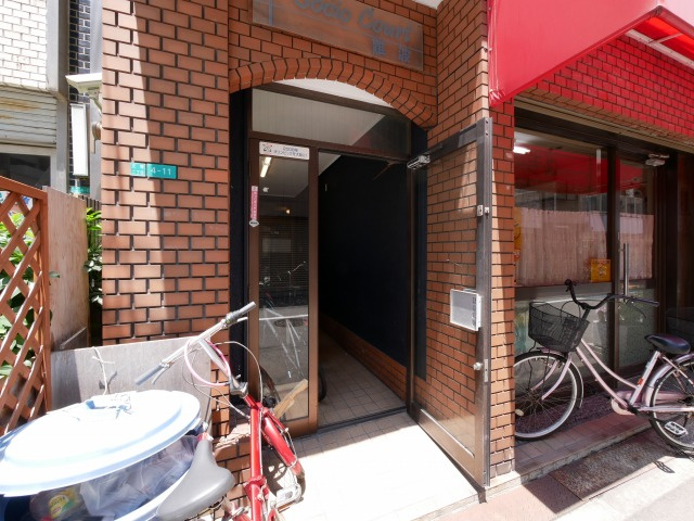 ソシオコート難波のエントランス