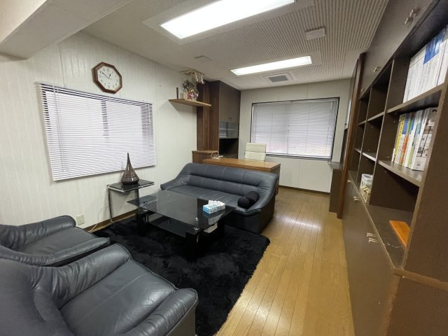 【高松市十川東町】住居・倉庫付き事務所のロビー