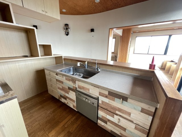 【高松市十川東町】住居・倉庫付き事務所のキッチン|使いやすいキッチンです