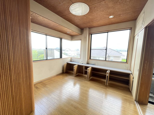 【高松市十川東町】住居・倉庫付き事務所の居間・リビング