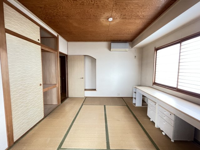 【高松市十川東町】住居・倉庫付き事務所の和室|い草の香りが落ち着く素敵な和室です