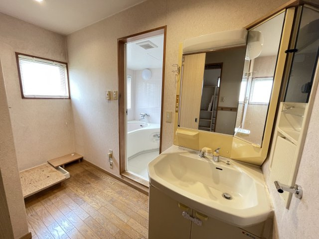 【高松市十川東町】住居・倉庫付き事務所の脱衣所