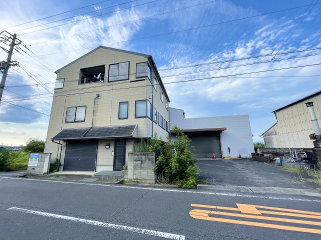 【高松市十川東町】住居・倉庫付き事務所の外観|外観もきれいです