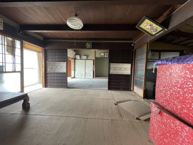 【坂出市林田町】街も、海も、山も、そっと近くに。少し静かな戸建て。の和室|くつろぎの場として、客間として、様々なシーンで活躍する和室です
