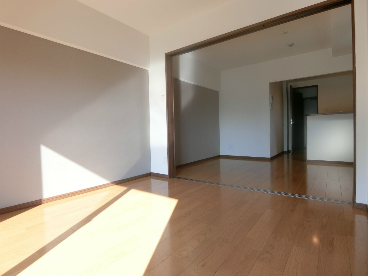 at eastの寝室|クローゼット付の洋室です☆