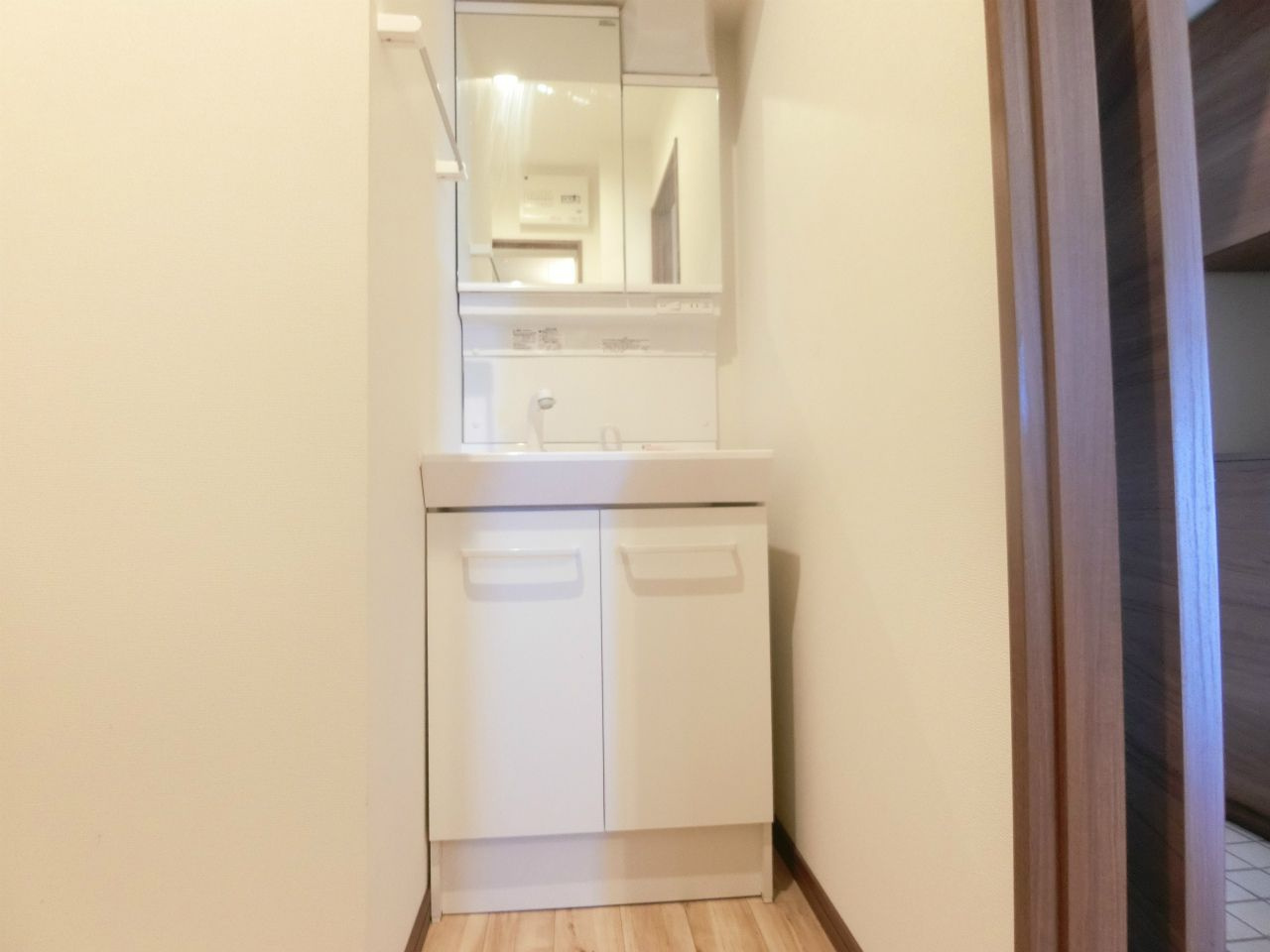 at eastの洗面所|広い洗面スペースです★