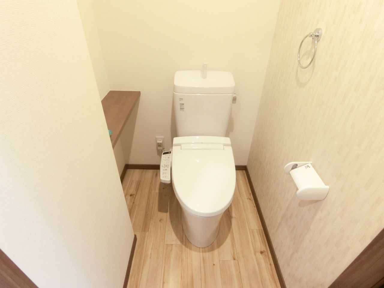 at eastのトイレ|嬉しい温水洗浄便座付き♪