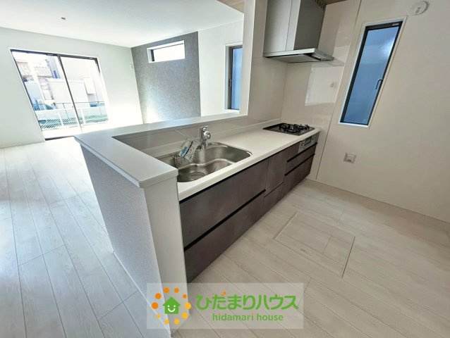 久喜市南７期　新築一戸建て　02　グラファーレのキッチン